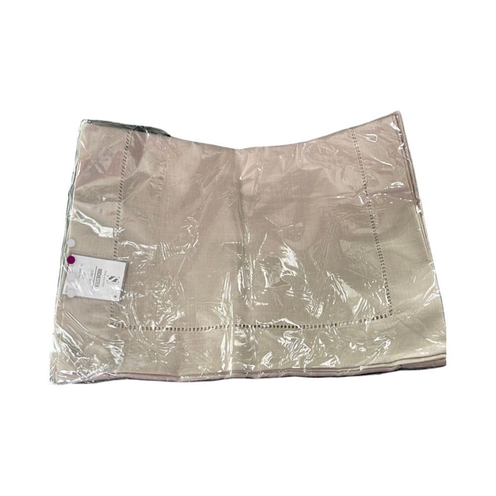 SARO LIFESTYLE HEMSTITCHED BORDER TABLE RUNNER.